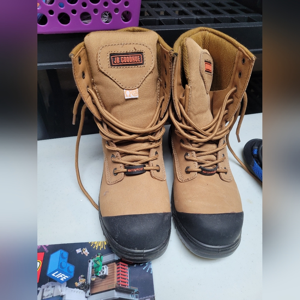 Mens workboots Hardhat and safety vest
